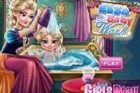 Il bebè di Elsa al bagno Il bebè di Elsa al bagno